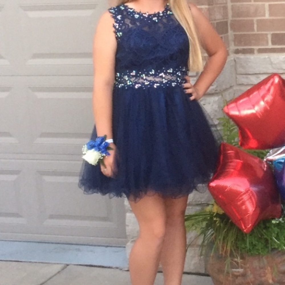 Dress - Picture 5 of 5